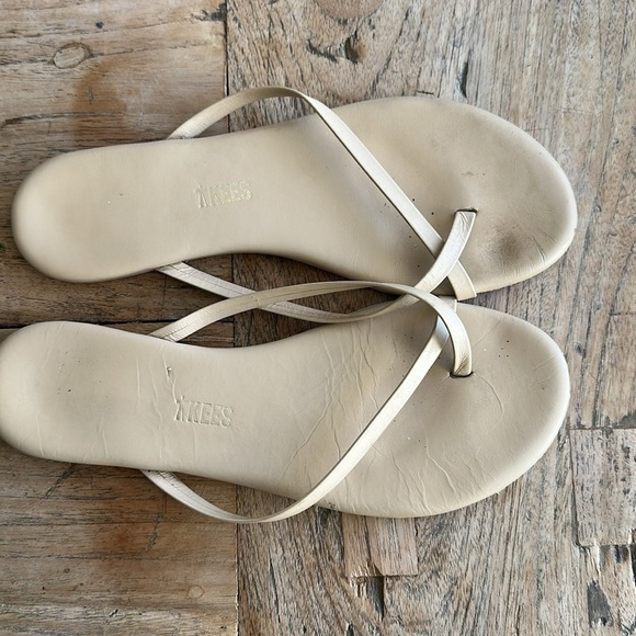 🤎 TKEES Tan Flip Flops Sandals – Women’s Size 6 | Neutral Minimalist Wardrobe - Picture 3 of 7